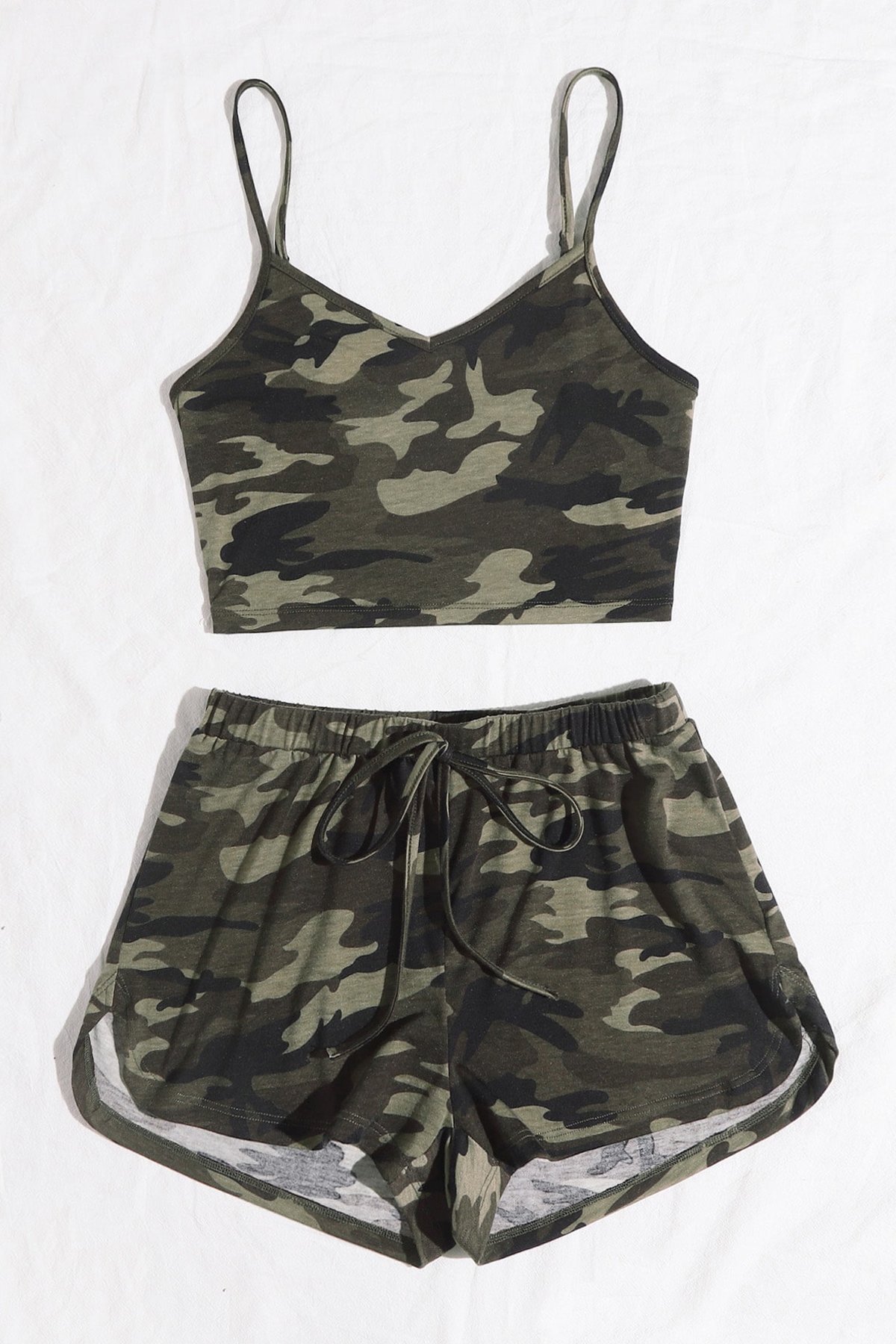 Kadın Kamuflaj Desenli Askılı Crop Top ve Şortlu Gecelik Takım — görsel 3